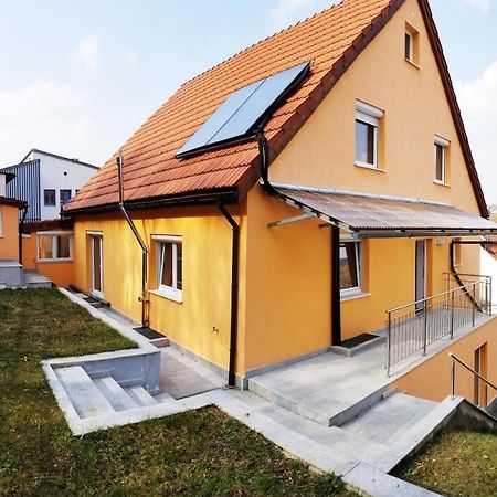 A Spacious 3 Bedroom Apartment In Bad Abbach/Regensburg Exterior photo