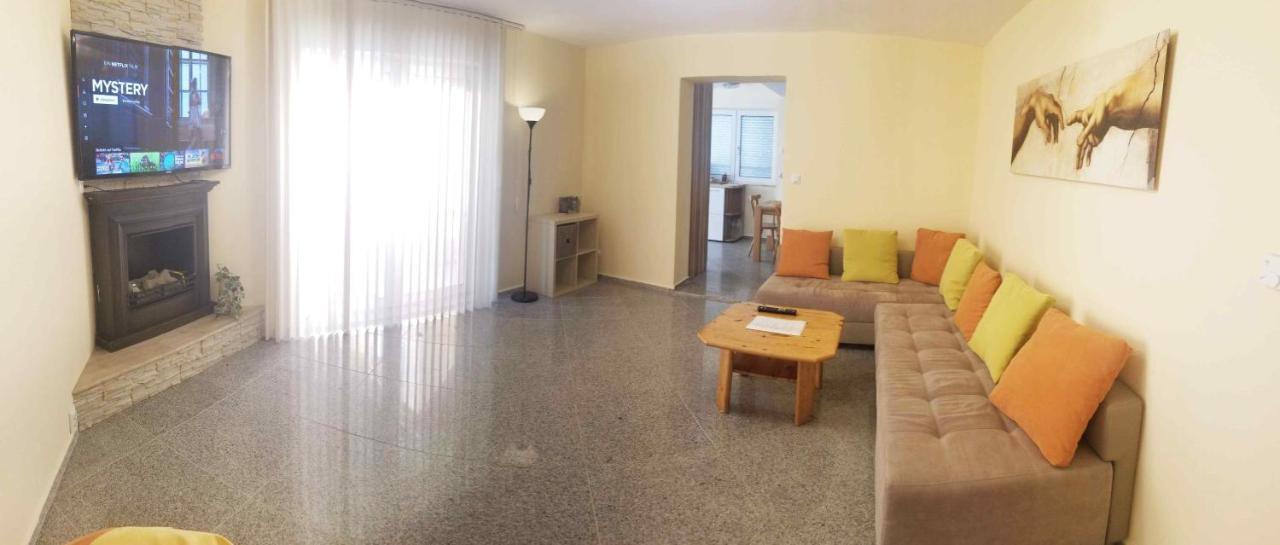 A Spacious 3 Bedroom Apartment In Bad Abbach/Regensburg Exterior photo